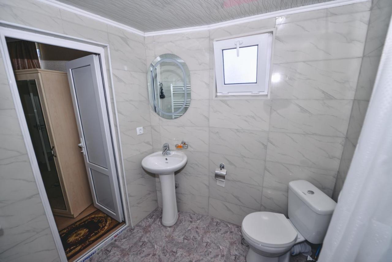 Hotel Vladi Kutaisi Exterior foto